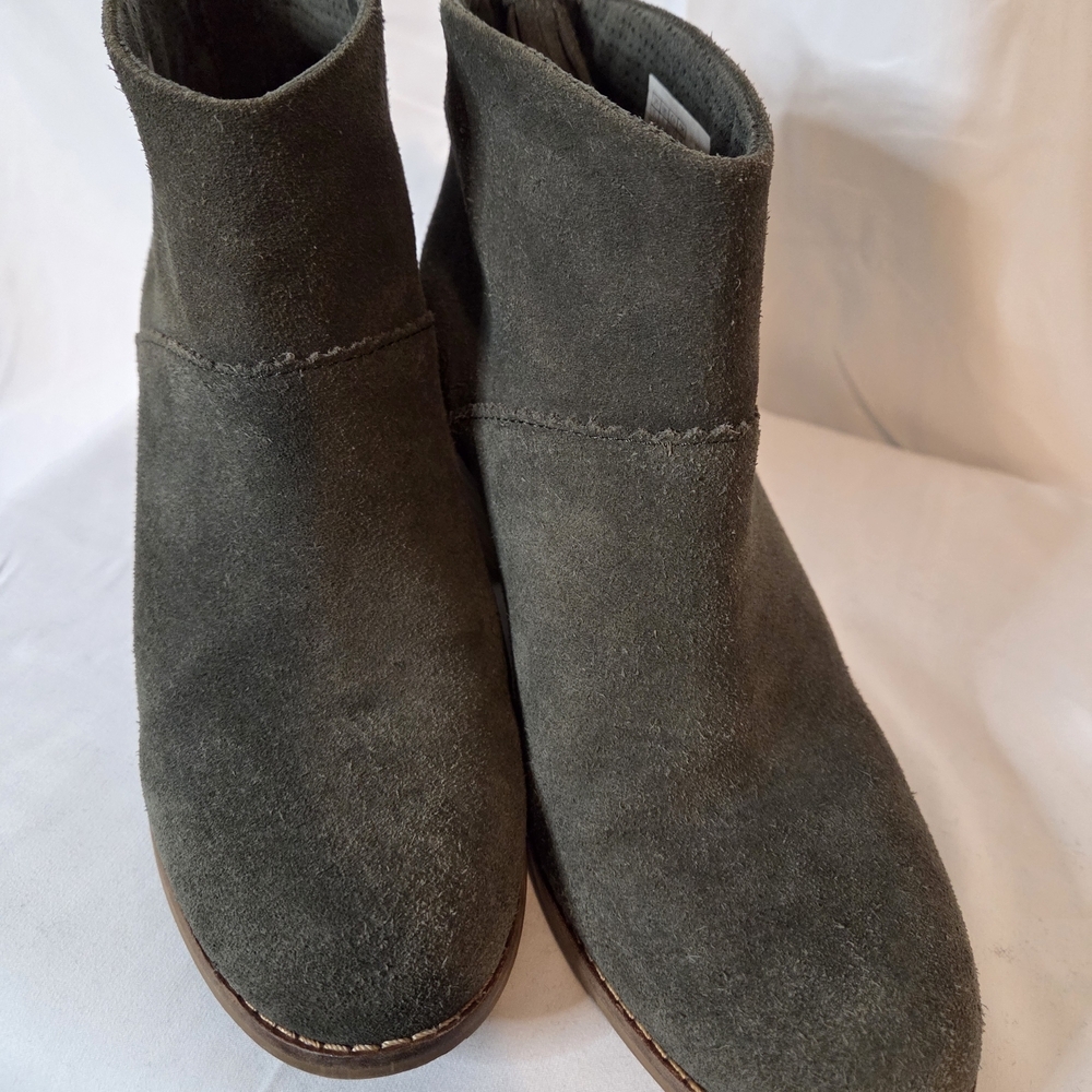 Toms Leila Women's Forest Green Suede Booties W/ Block Heel Size 7